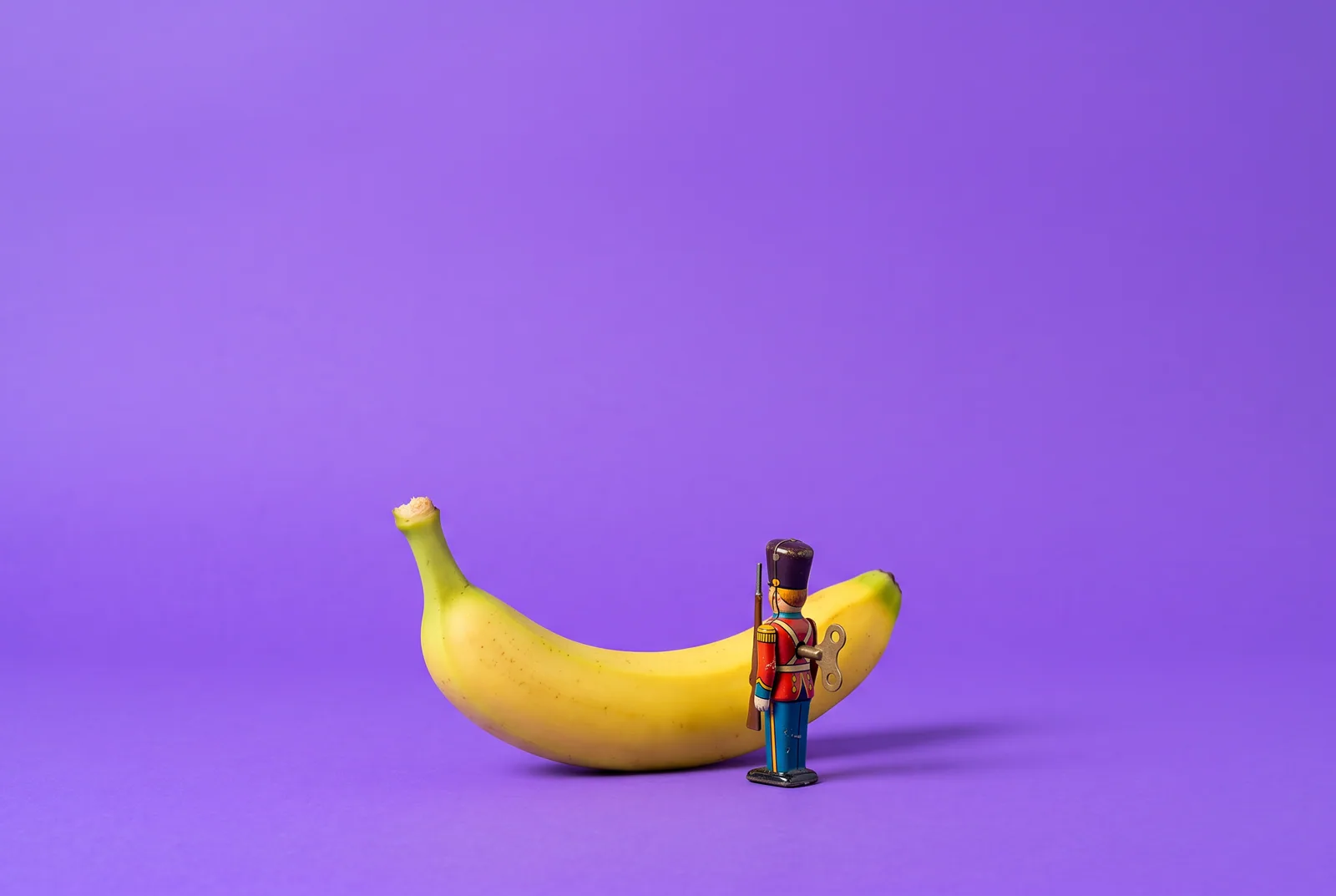 A banana guarded by a wind-up tin soldier, tools that act on their own in QUITTR vs NoFap