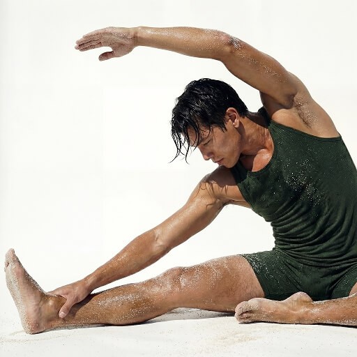 Post-workout mobility and side-stretch exercise during a stretching session in Lisbon at MokoBoko studio