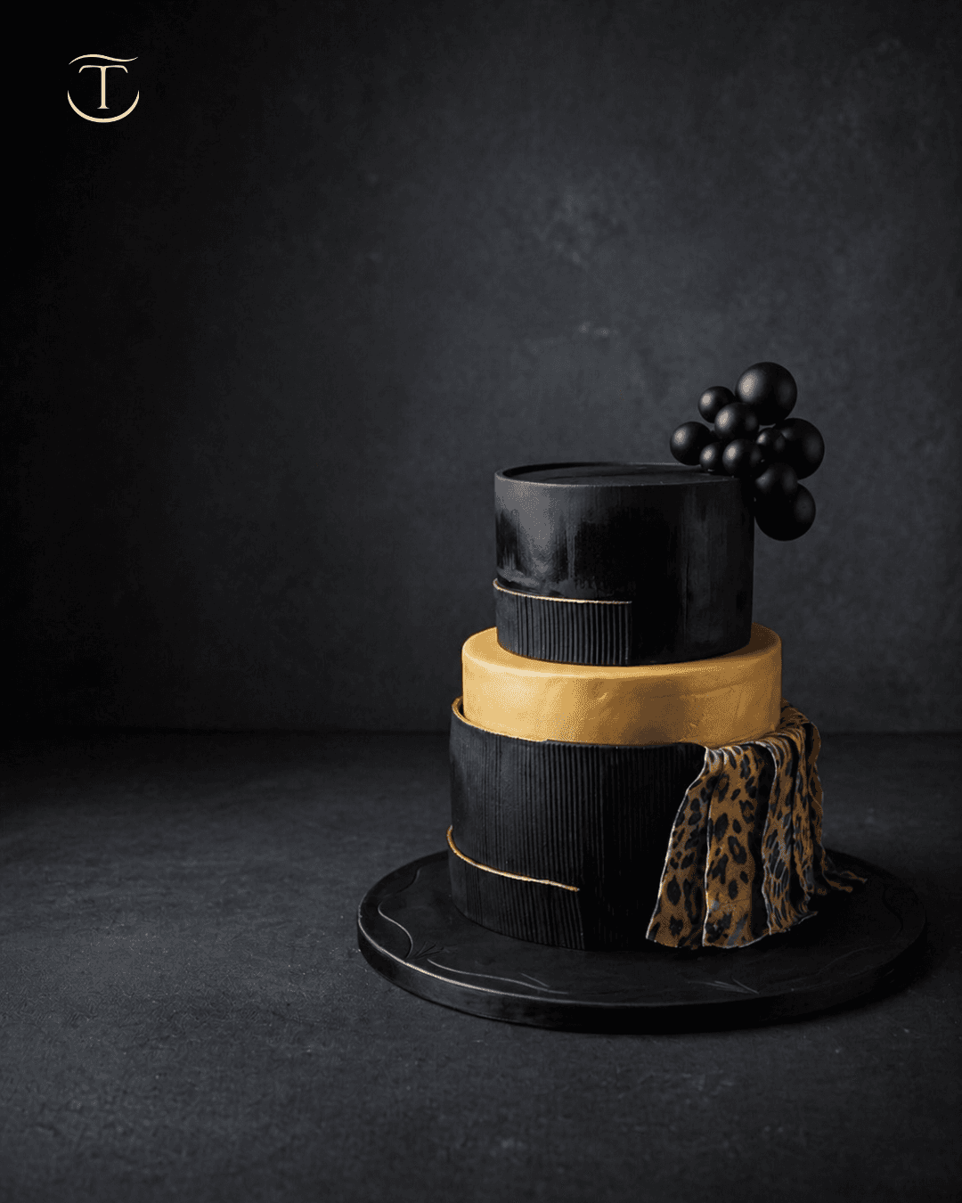 black-gold-leopard-cake
