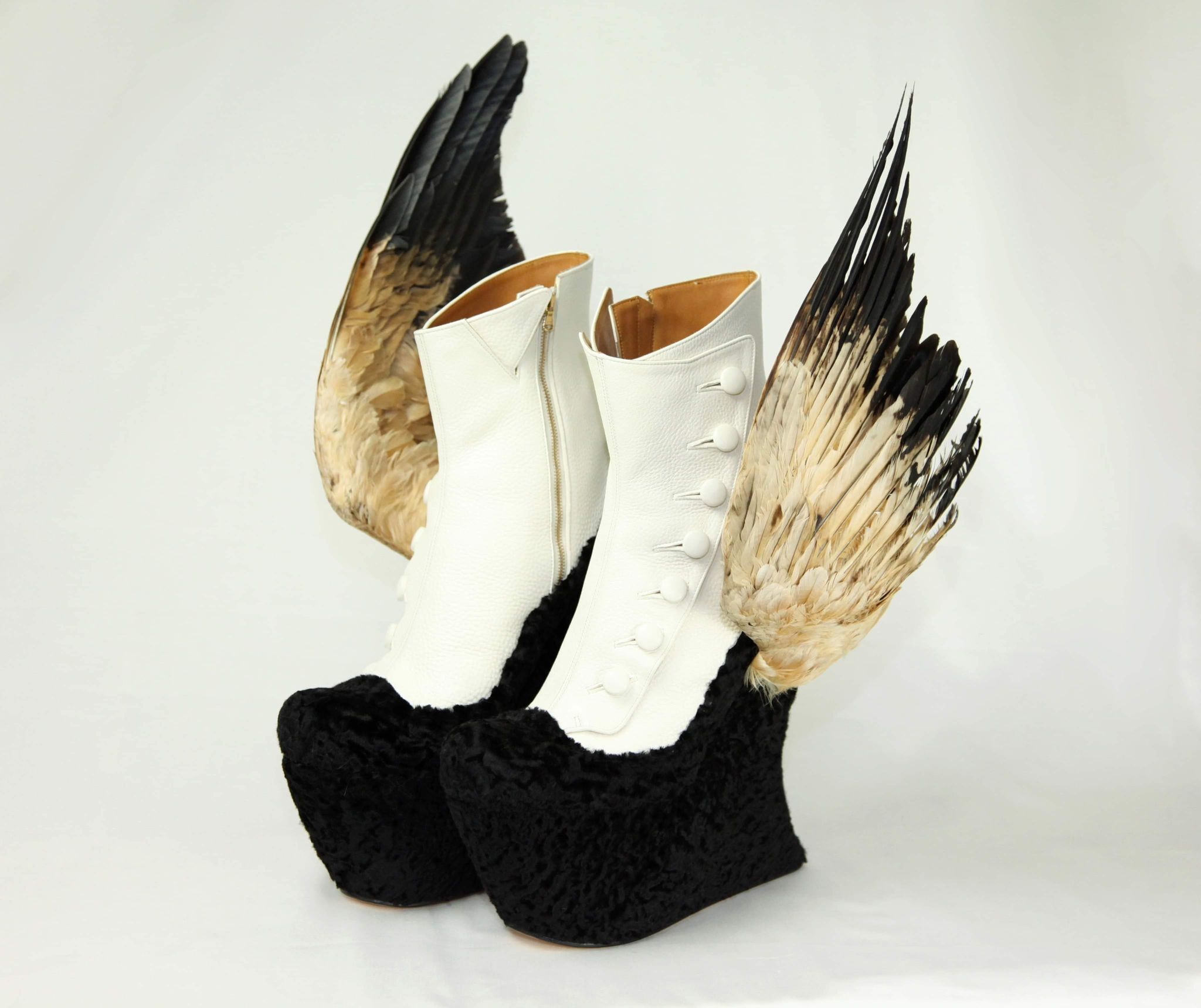Masaya Kushino, Stairway to Heaven (2013). Crow wings, cow leather and American broadtail fur. Image courtesy of Masaya Kushino.1