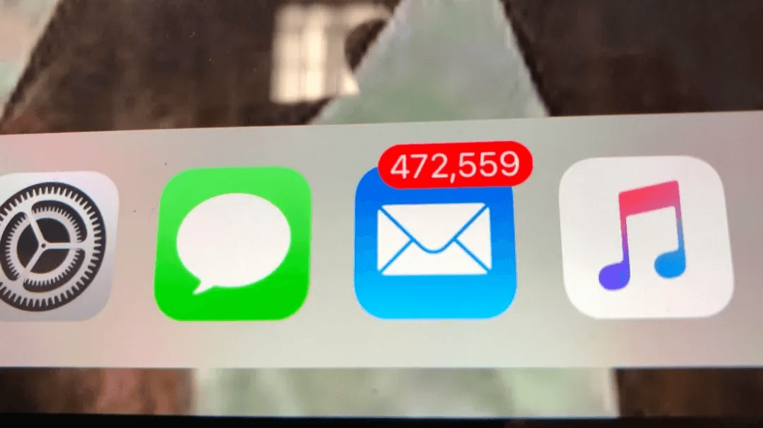 Screenshot of an icon showing 472,559 unread emails