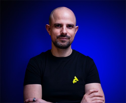 Jon Gregor, entrepreneur digital spécialisé en intelligence artificielle et création de business en ligne