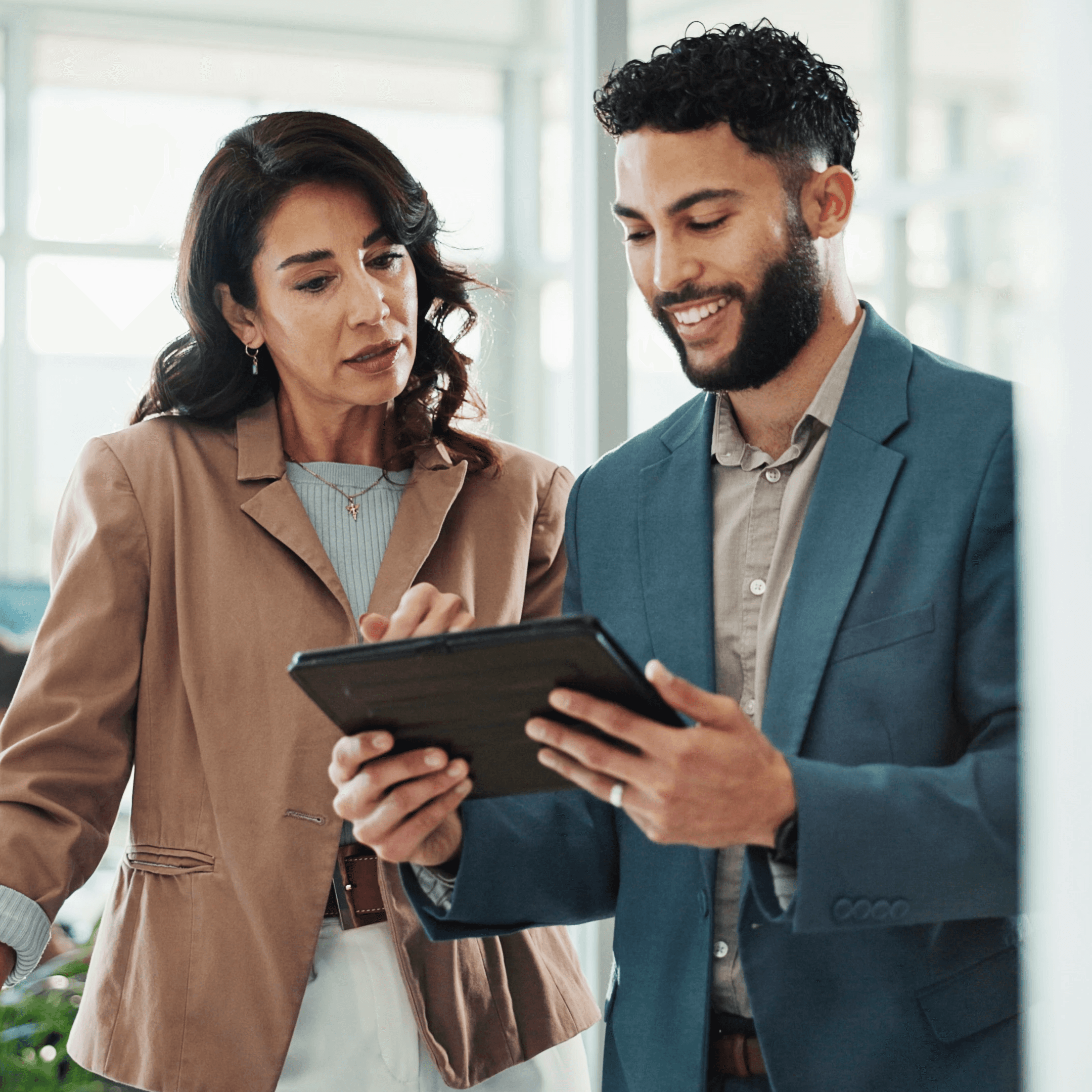 Analyst presenting data to team leader