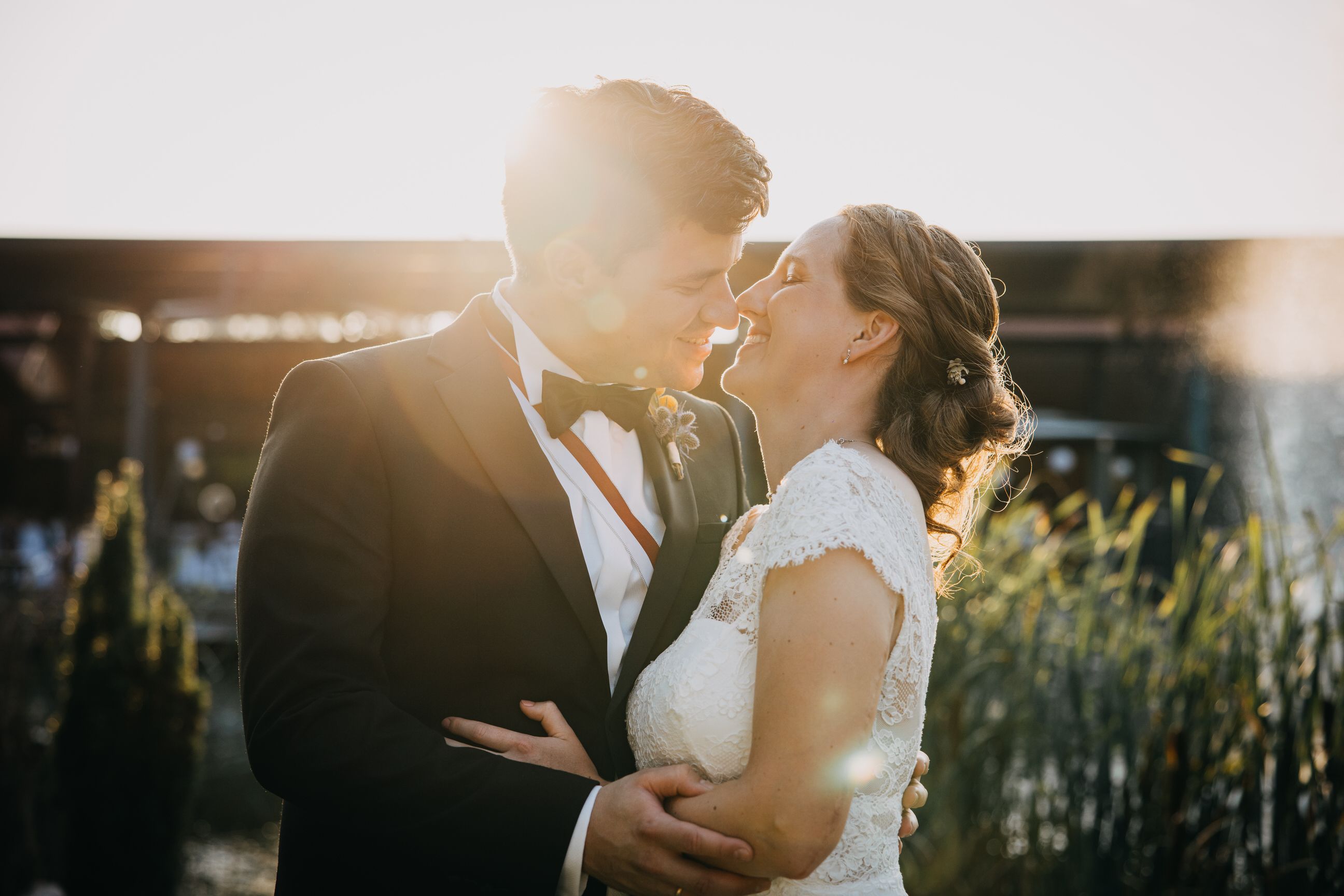 Brautpaar-Shooting bei Sonnenuntergang – unvergessliche Facetten des Lebens in Bildern festgehalten von BKfotofilm