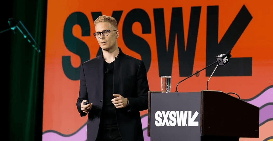 Ian Beacraft no SXSW 2026 falando sobre empresas desenhadas para a era da IA