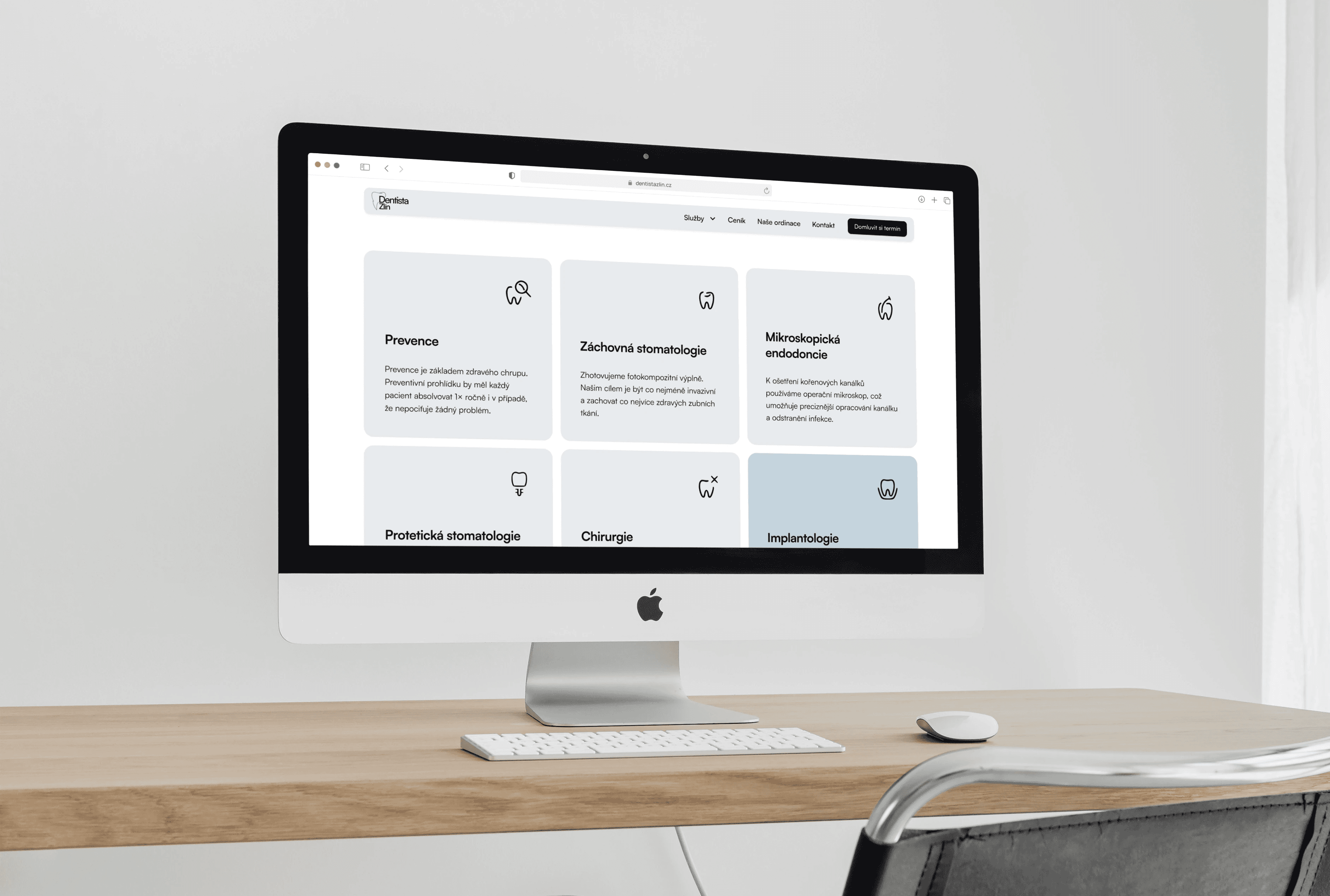 Fotka iMacu s otevřeným novým webem ordinace