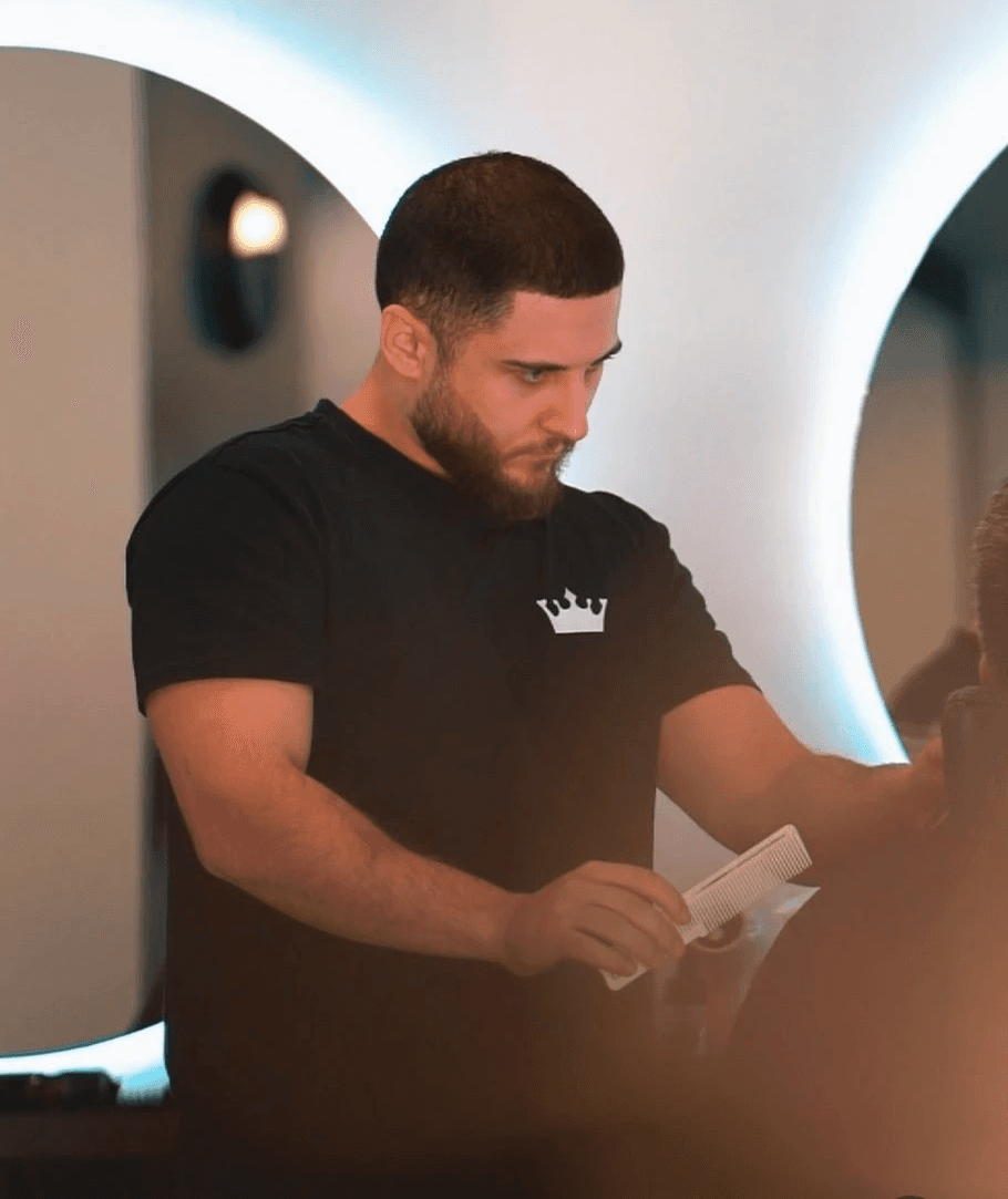 Photo d'un coiffeur du barber club grenoble