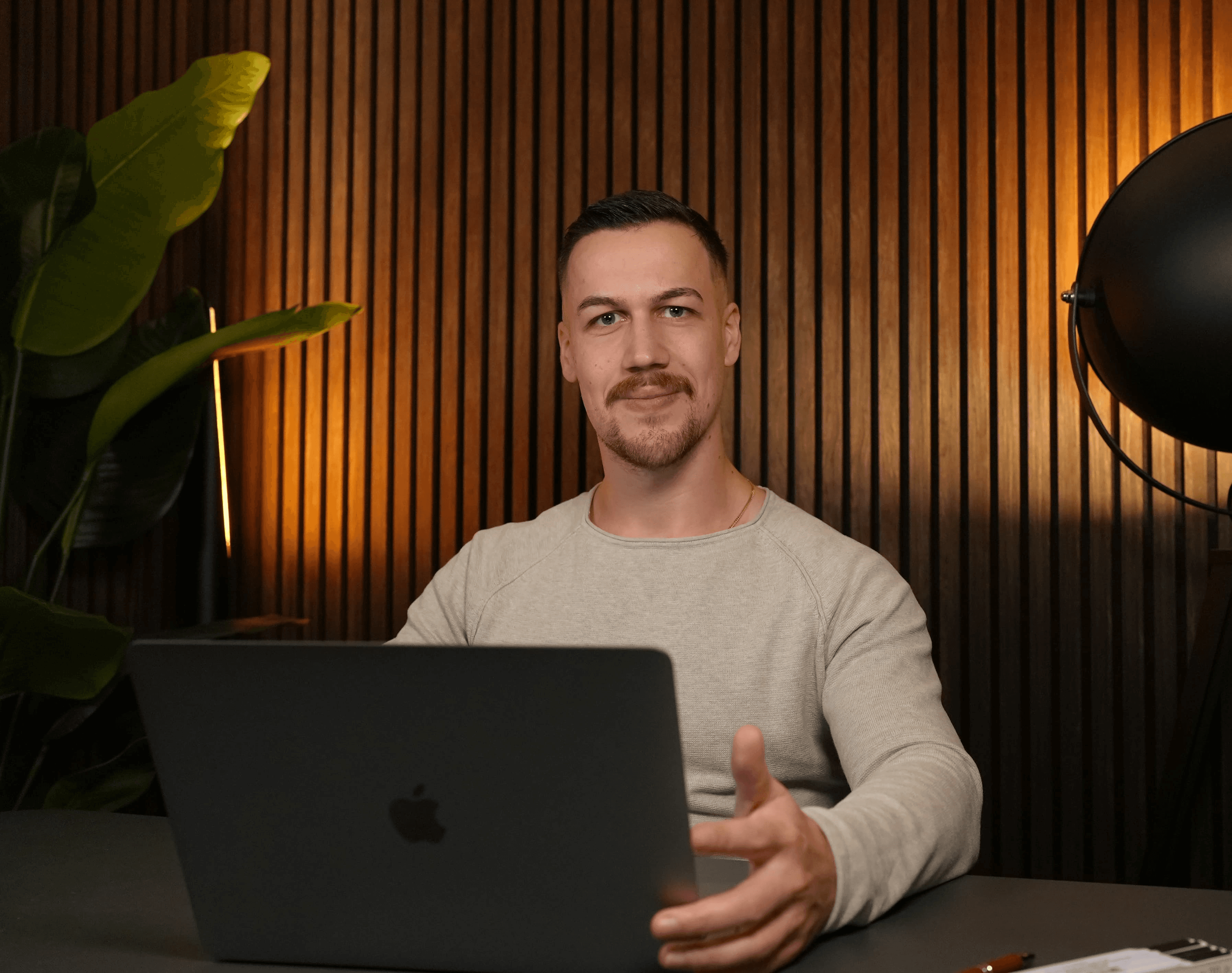 Heiko Denzler am Laptop