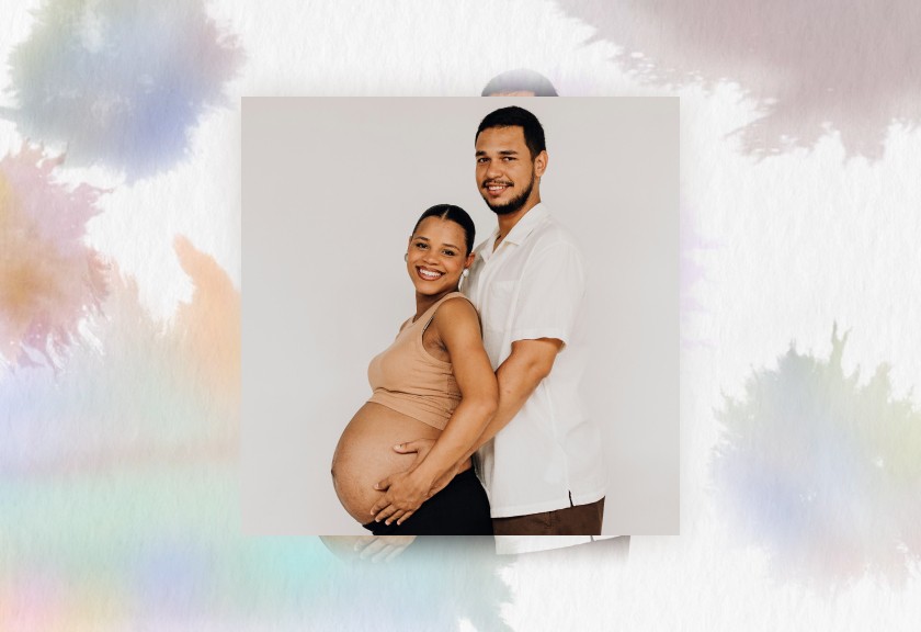 Baby shower invitation template featuring a smiling couple and soft watercolor splashes in pastel tones.