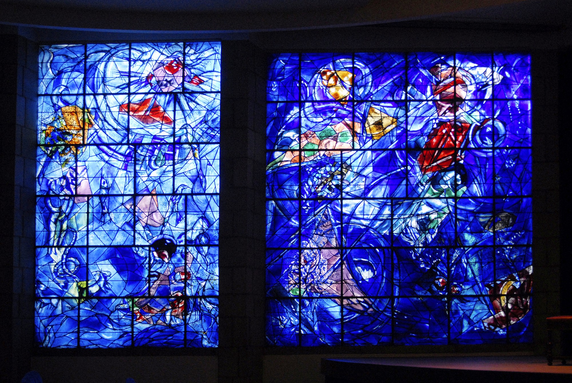 photography of dam during daytime