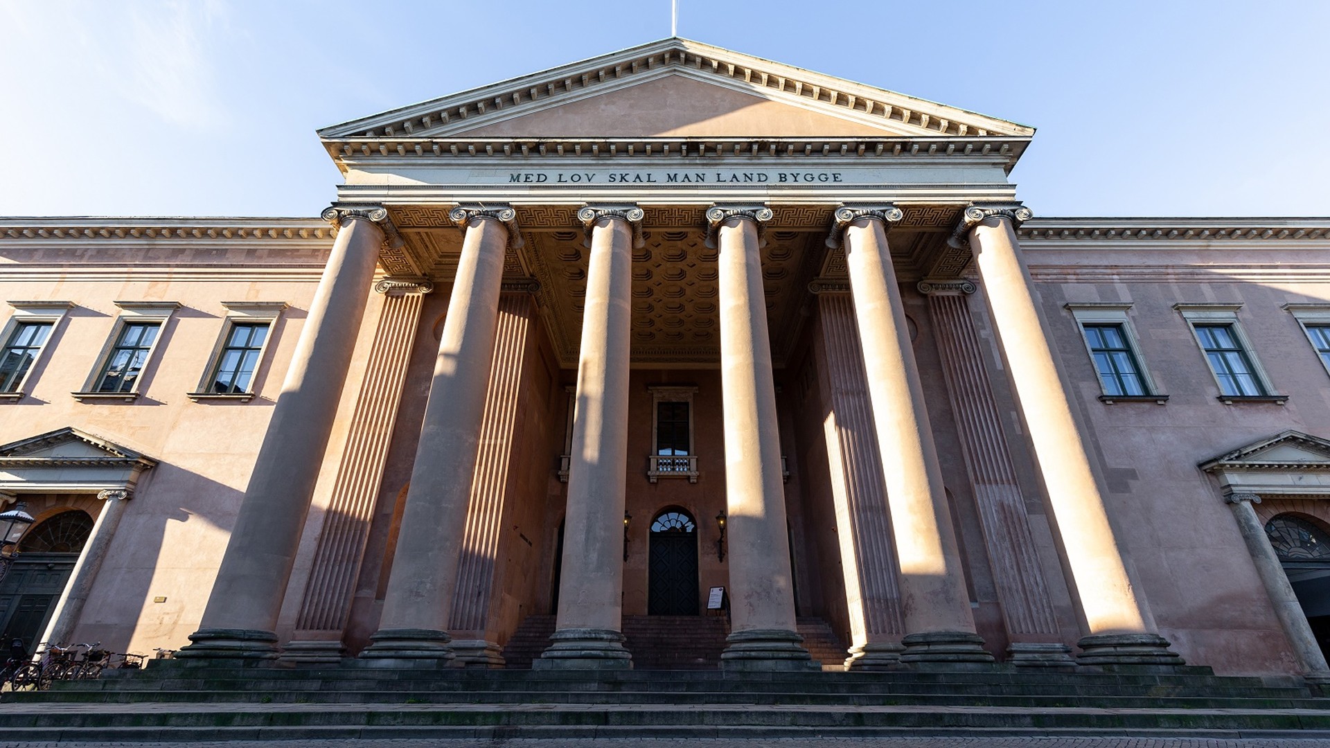 Dynamic picture of a cyclist riding downhill