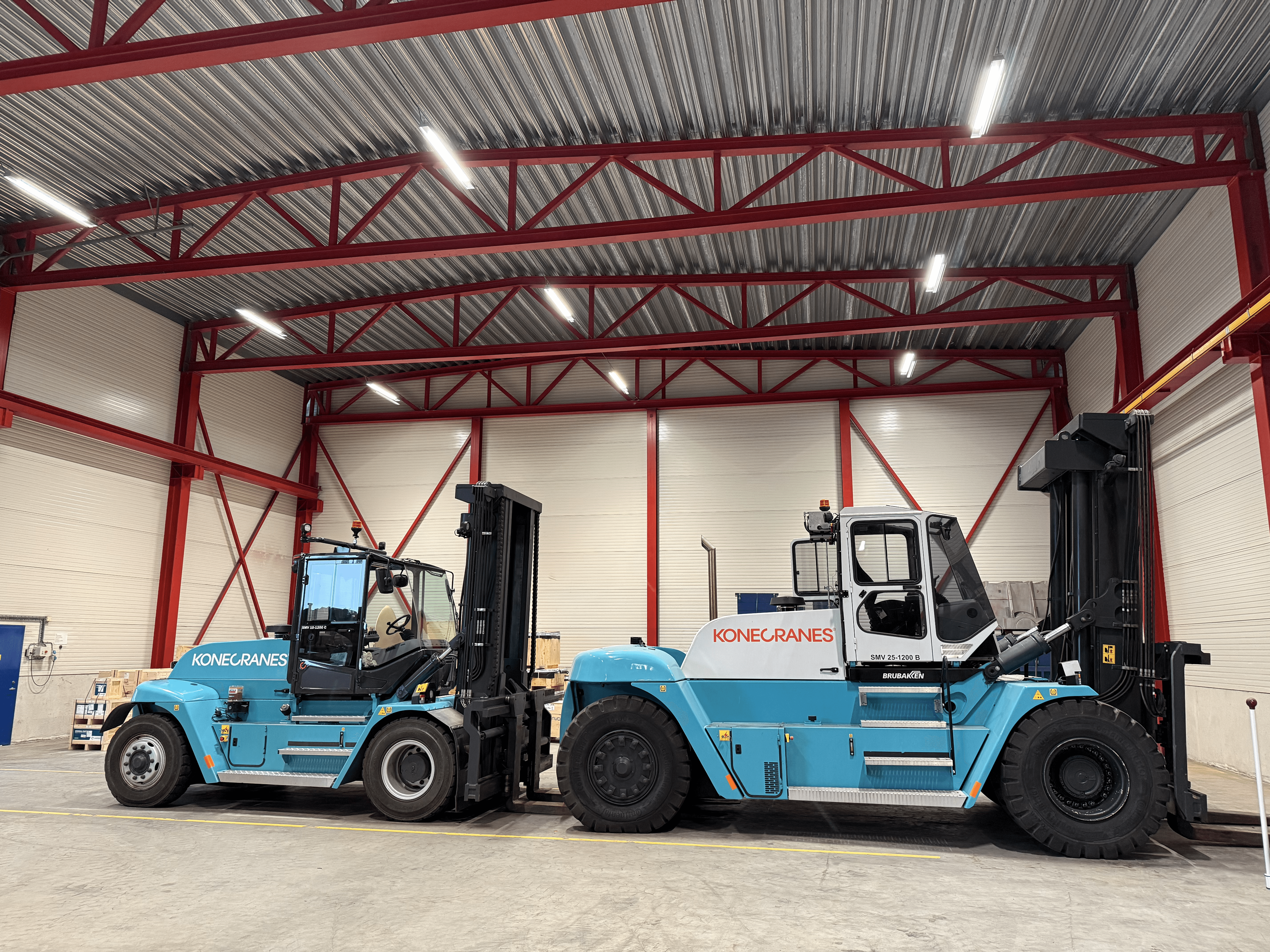 Truck for håndtering av containere og tungt gods i Ålesund