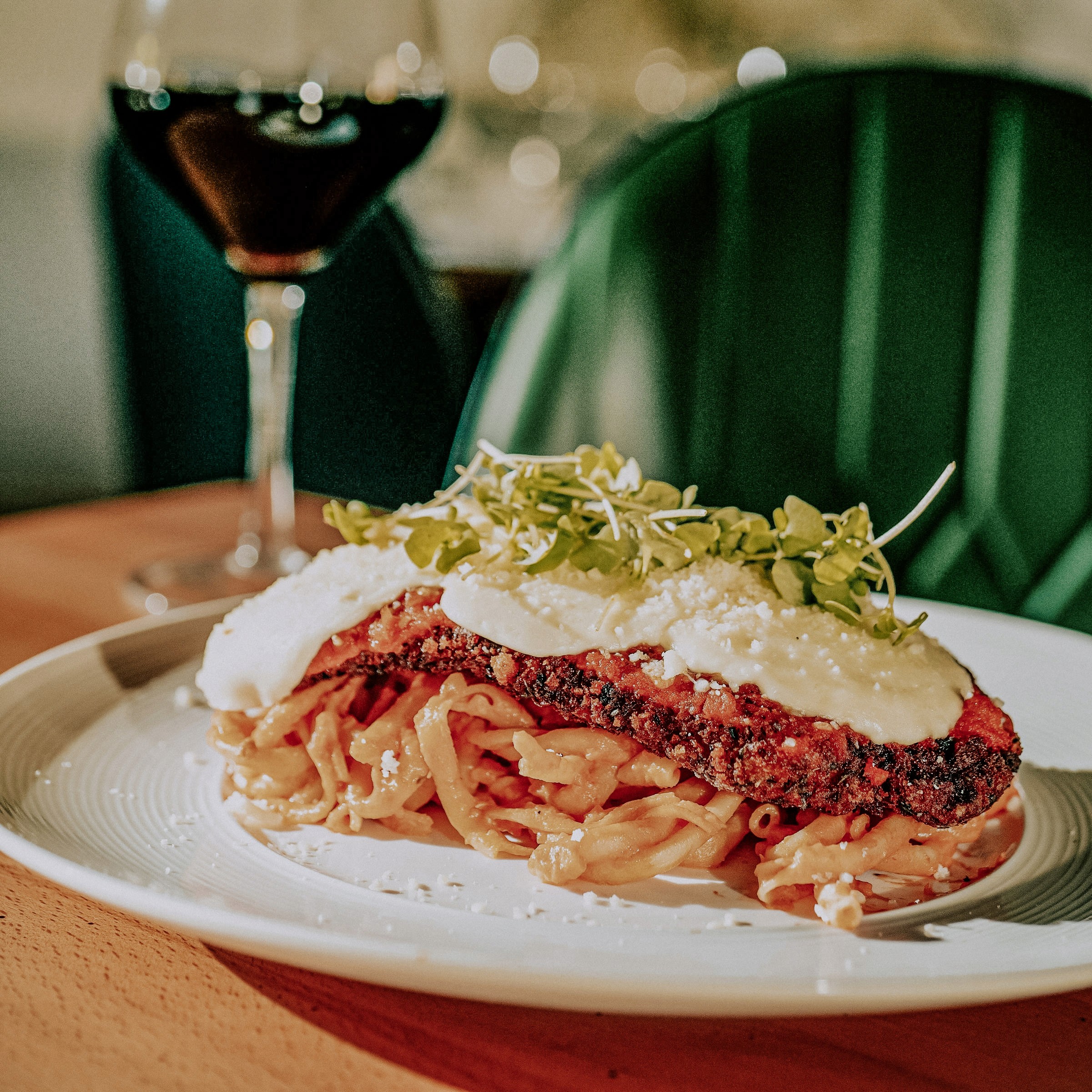 Romantic date-night dining at a Roman-inspired Italian restaurant serving Folsom.