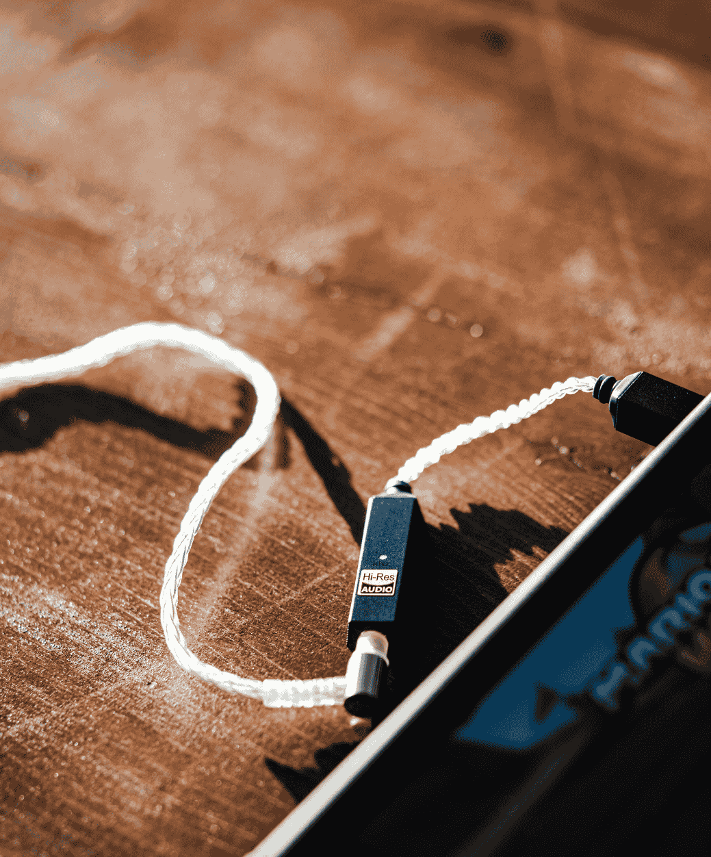 iFi Audio GO LINK 2 - Lifestyle - LE STUDIO HIFI