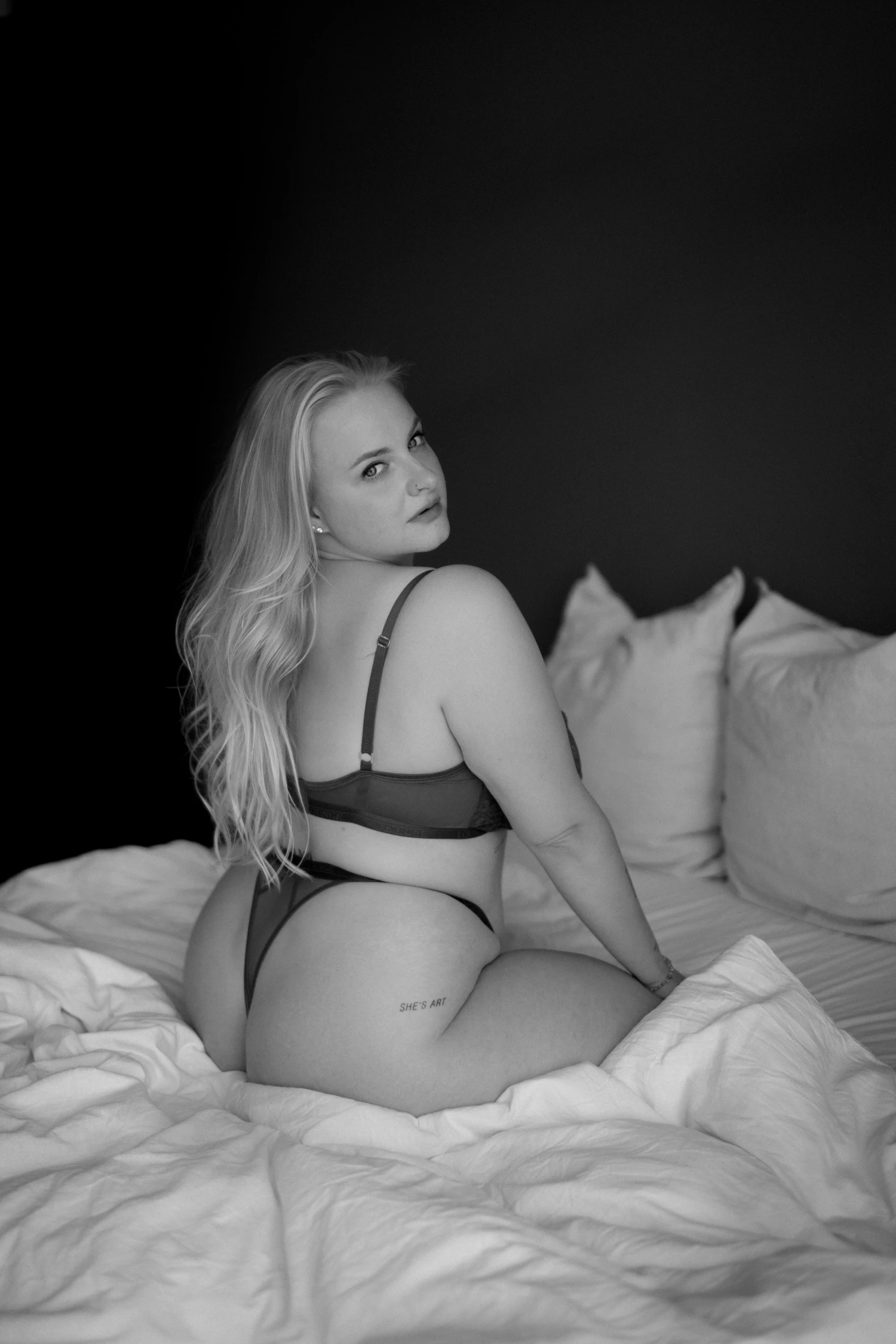 Sensual boudoir photography in Solothurn, Switzerland by Ramona Fotografie.