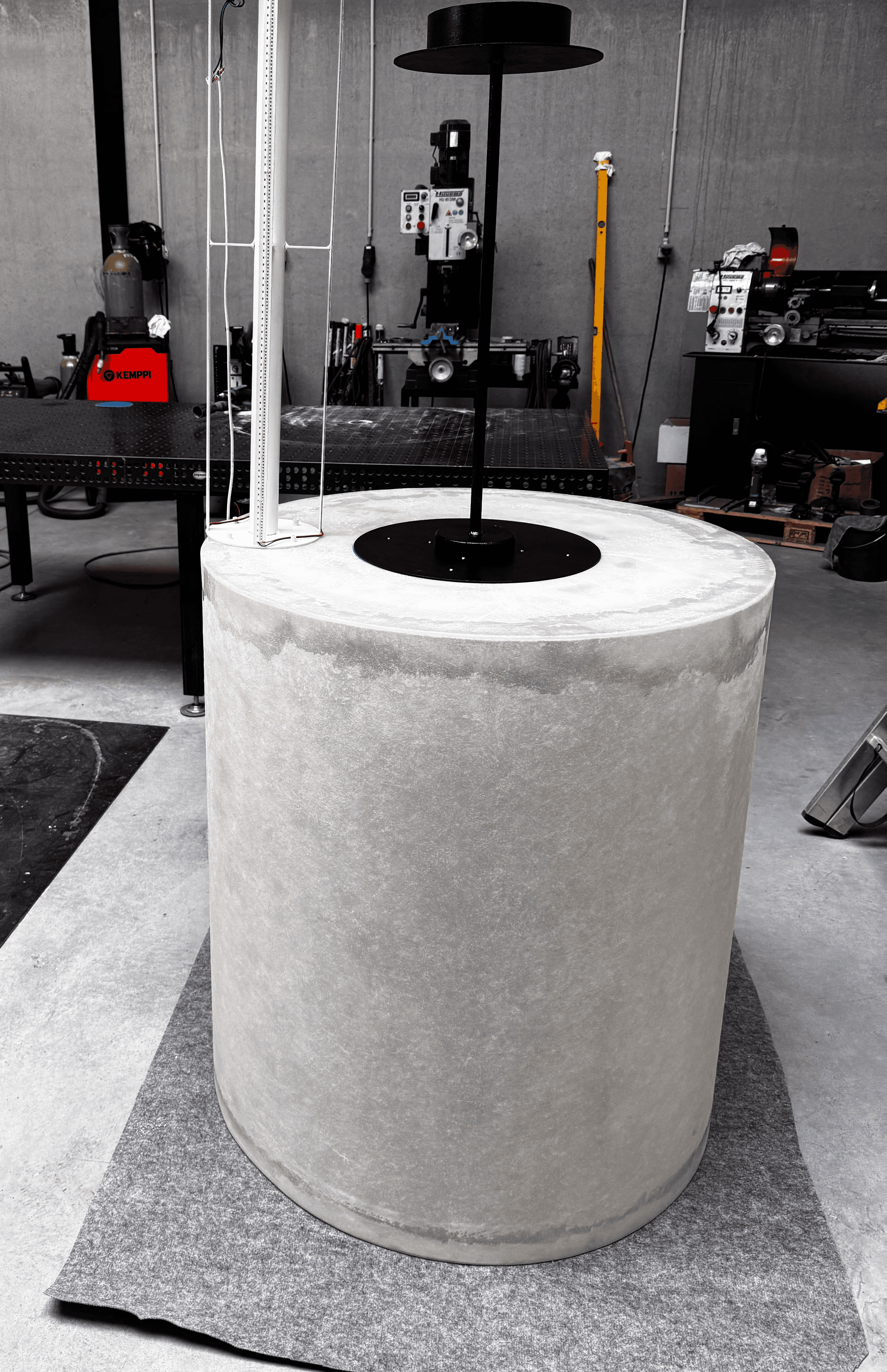 Maatwerk buitenverlichting van Bellini Lighting bij een waterpartij voor subtiele sfeer en veiligheid