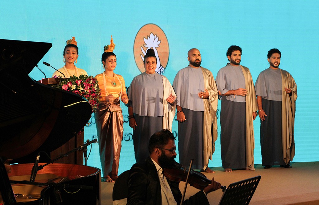 A person interacting with a browser window