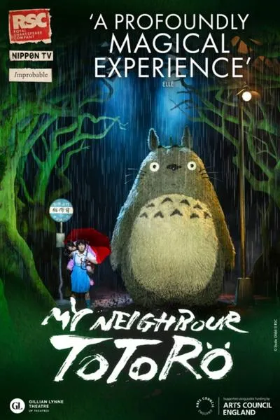 Oblíbená klasika studia Ghibli Můj soused Totoro ožívá na londýnských prknech v divadle Gillian Lynne Theatre.