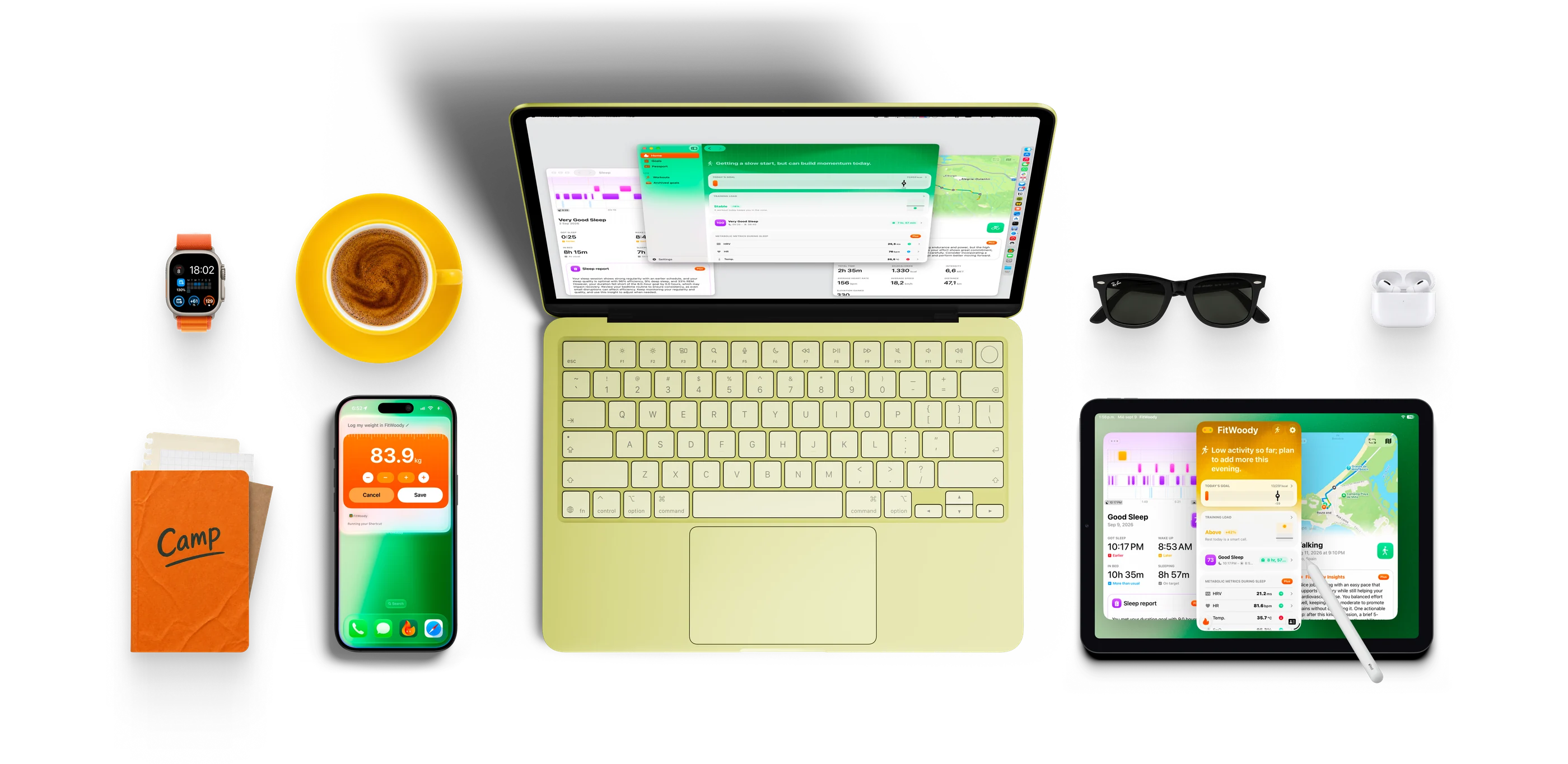 iPhone, iPad y Apple Watch con FitWoody entre objetos de un día normal: gafas de sol, un cuaderno, un café y unos AirPods