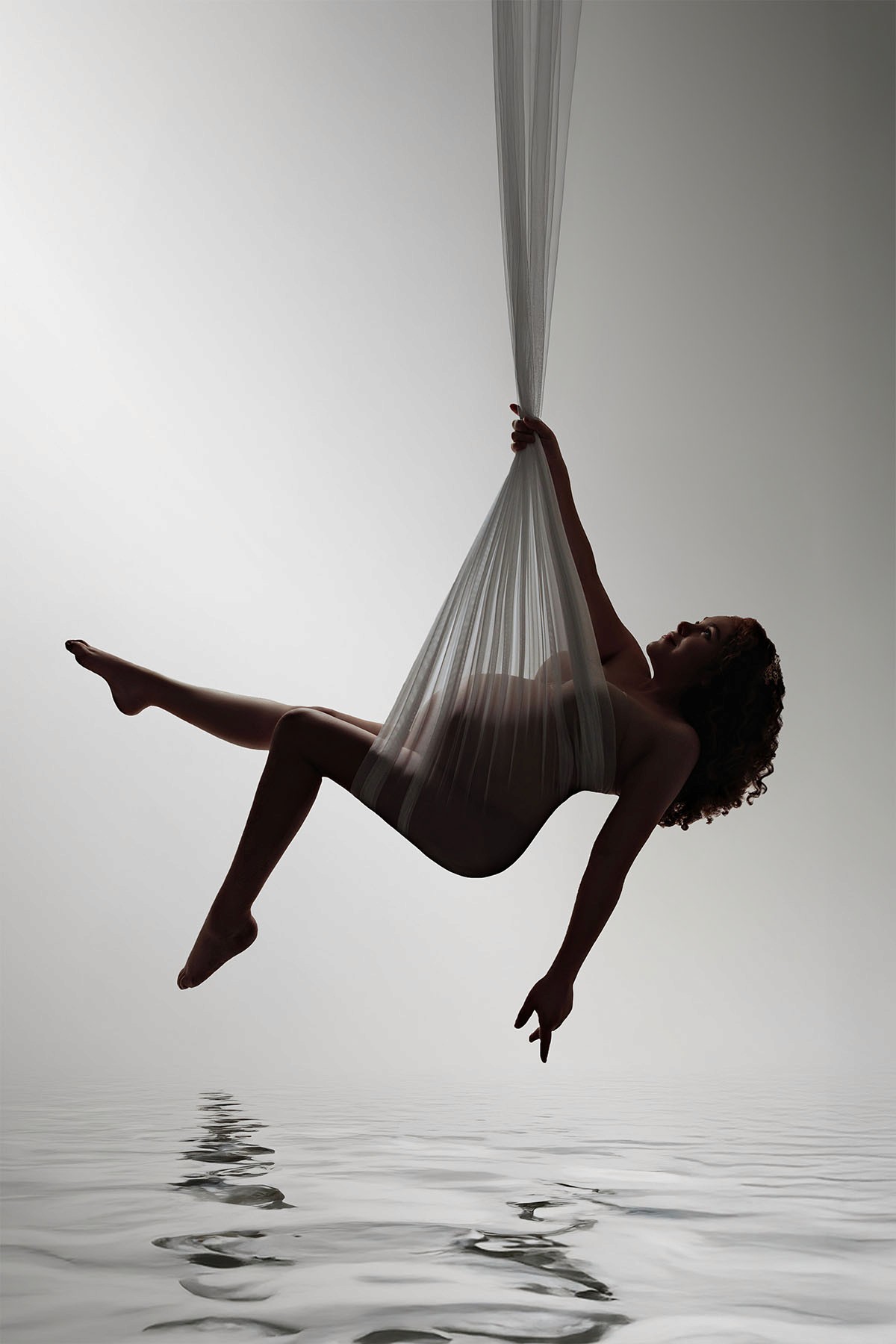 Maternity photoshoot on swing artistic and dreamy setup.