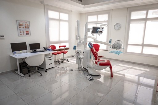 Clean, modern dental clinic in Abu Dhabi equipped for Invisalign, veneers, and root canal treatments.