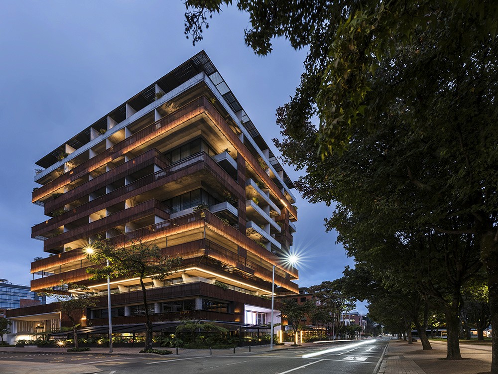 SALVIO BY HILTON CURIO COLECCTION