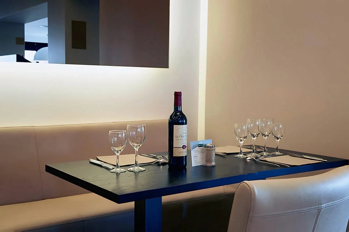 Table dressée restaurant haut de gamme à Lille — photographe professionnel intérieur | Anteale Yann Manac’h 2025