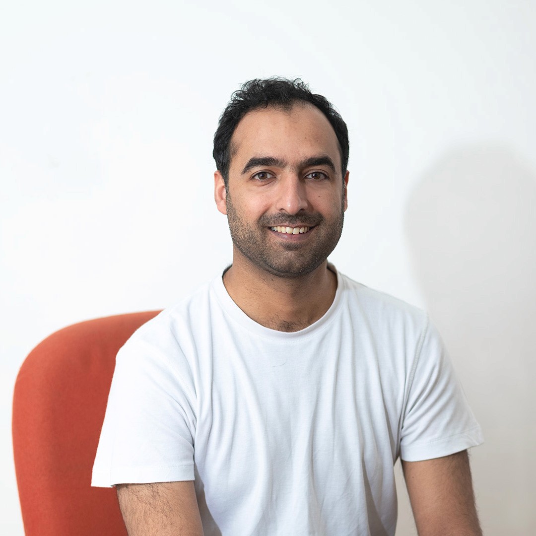 Empty room with chairs desks