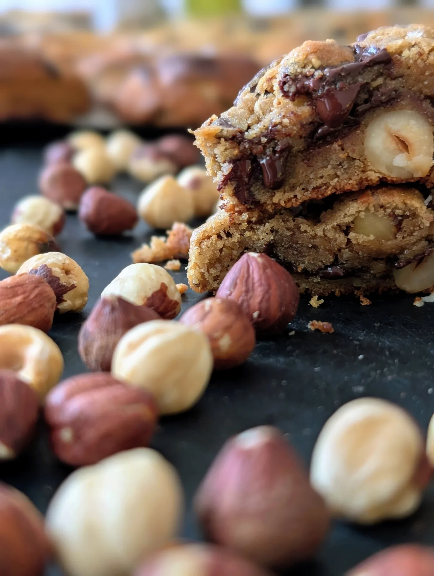 Cookie aux noisettes, chocolat et fruits à coque bio
