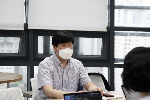 Quotabook meets with Daeha Kim, head of HR and Finance at ONCOCROSS