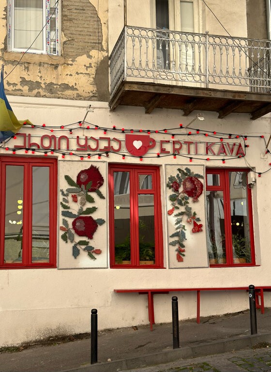 Erti Kava hanging seats