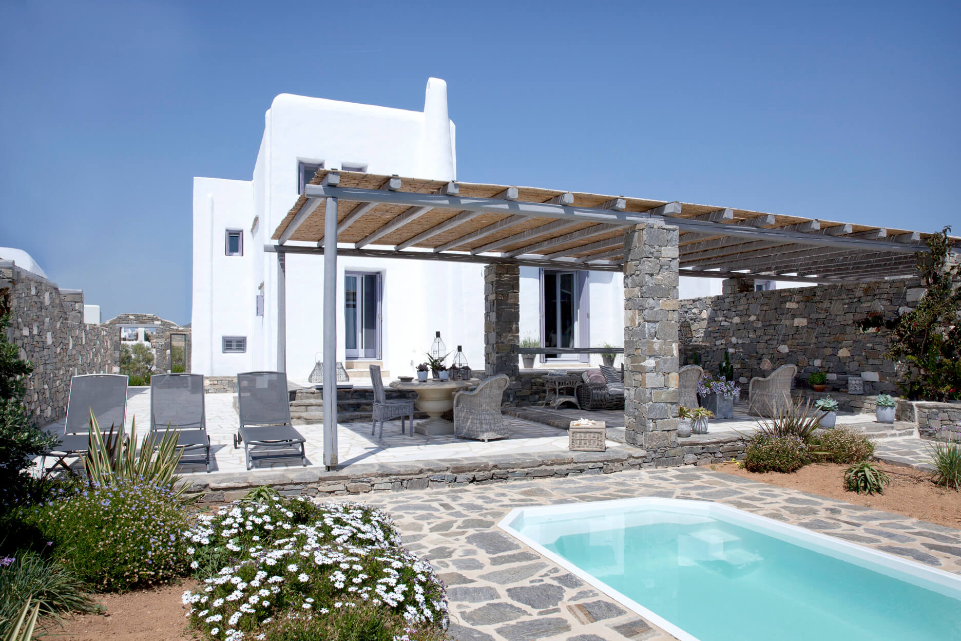 Exterior image of a villa with pool in Chrisi Akti