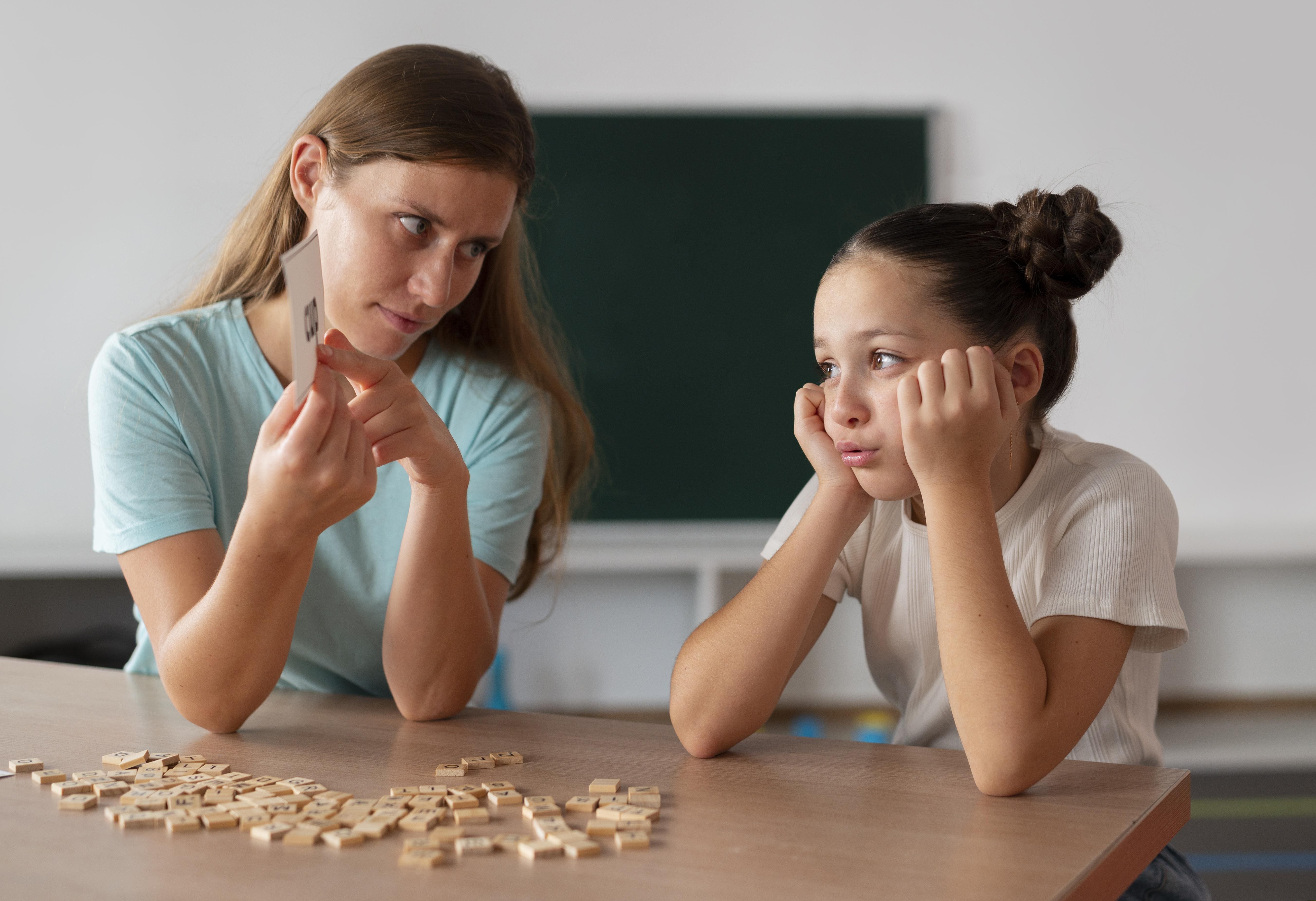 Maestra y niña