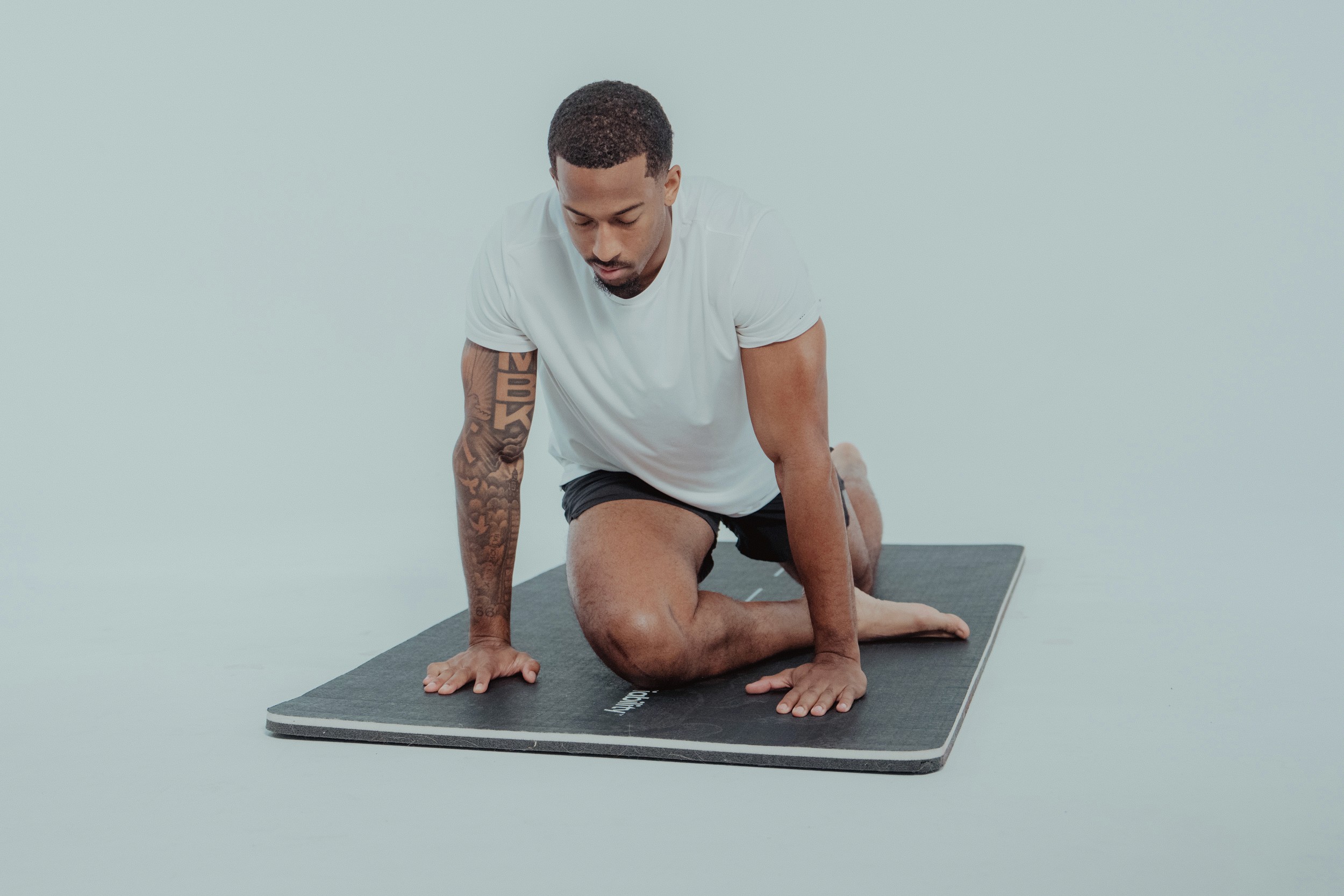 man focusing on leg - Pain and Stiffness Behind the Knee