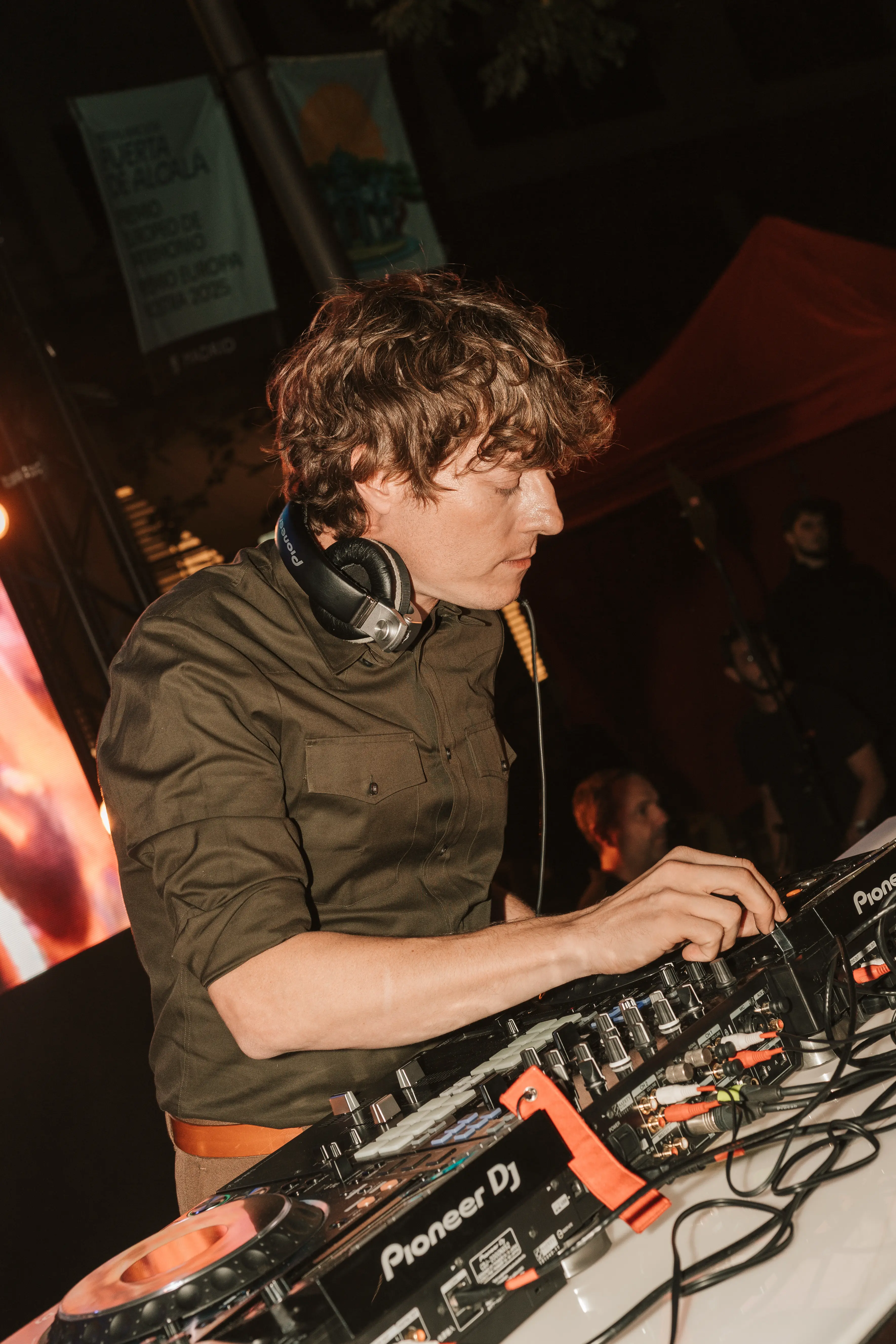 DJ pinchando