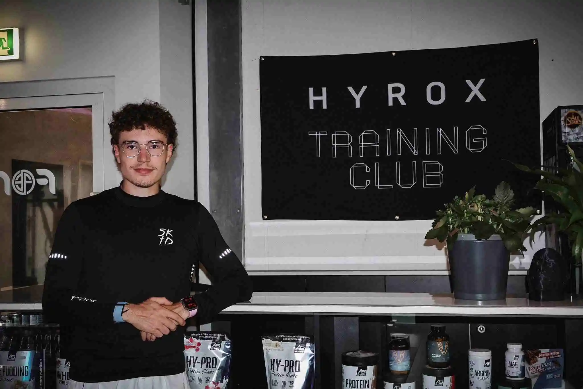 Mats Enggist Head Coach an der Reception des FORCE Training Club Buchs SG