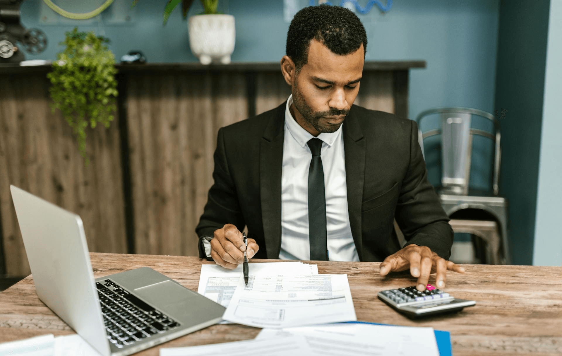 Dynamic picture of a cyclist riding downhill