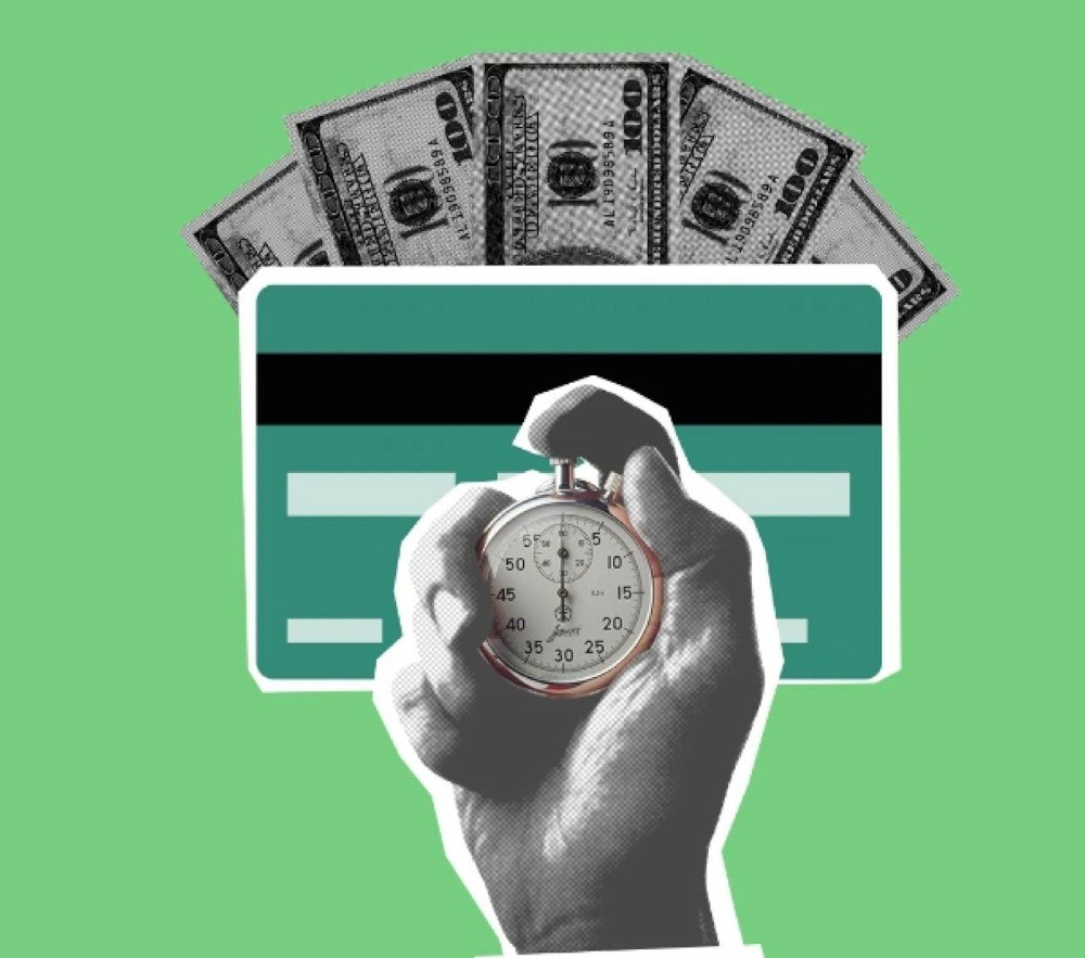 Tarjeta, billetes y cronómetro para representar dinero reservado para indemnizaciones