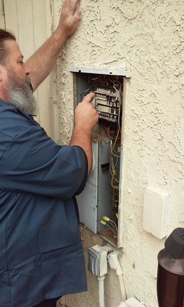 An electrician providing residential electrical services in Riverside, CA