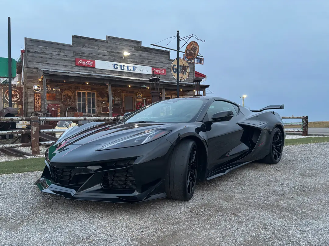people near TAj Mahal