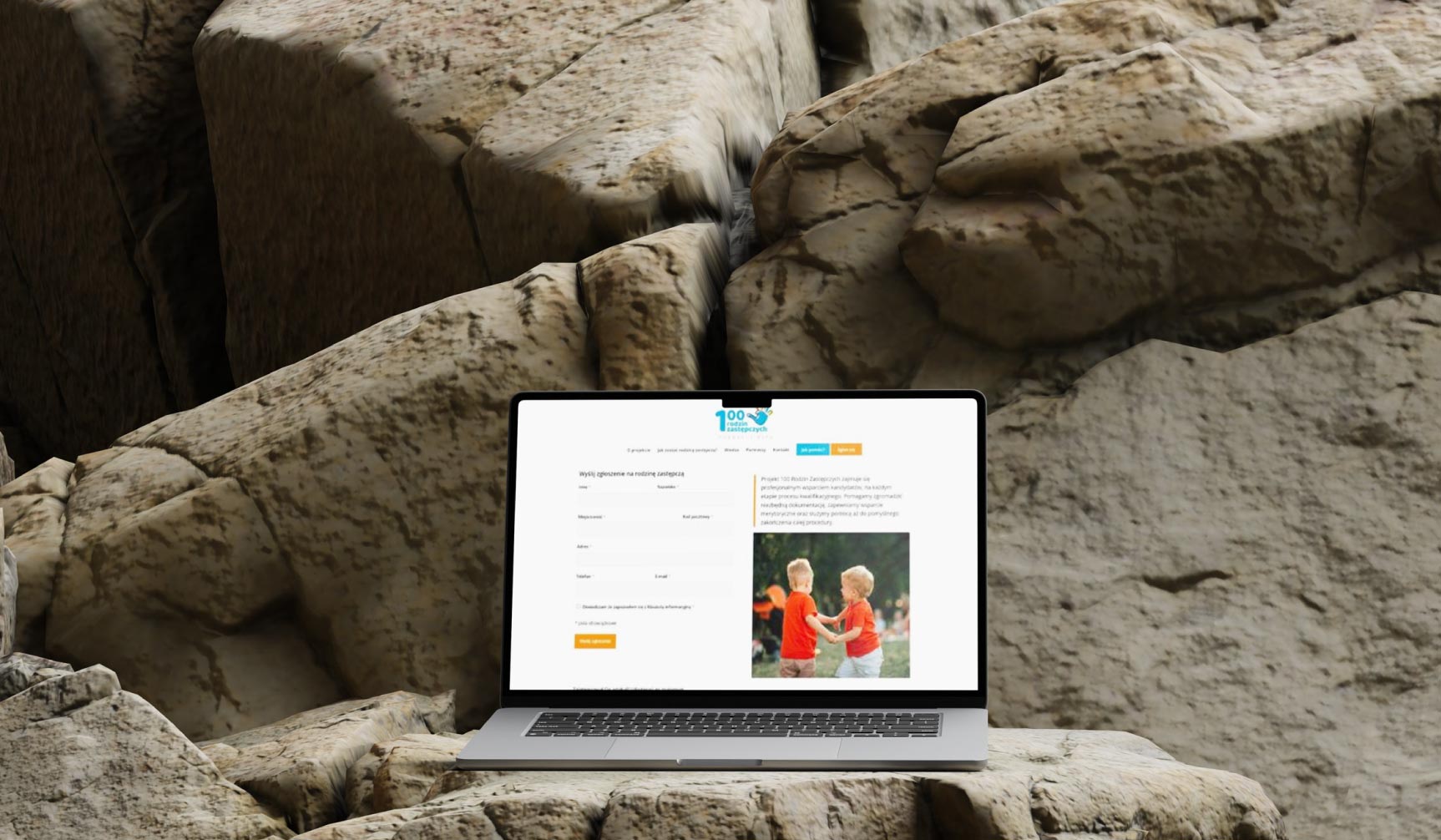 Projekt formularza kontaktowego na stronie www – wizualizacja interfejsu użytkownika (UI) w kontekście lifestyle'owym.
