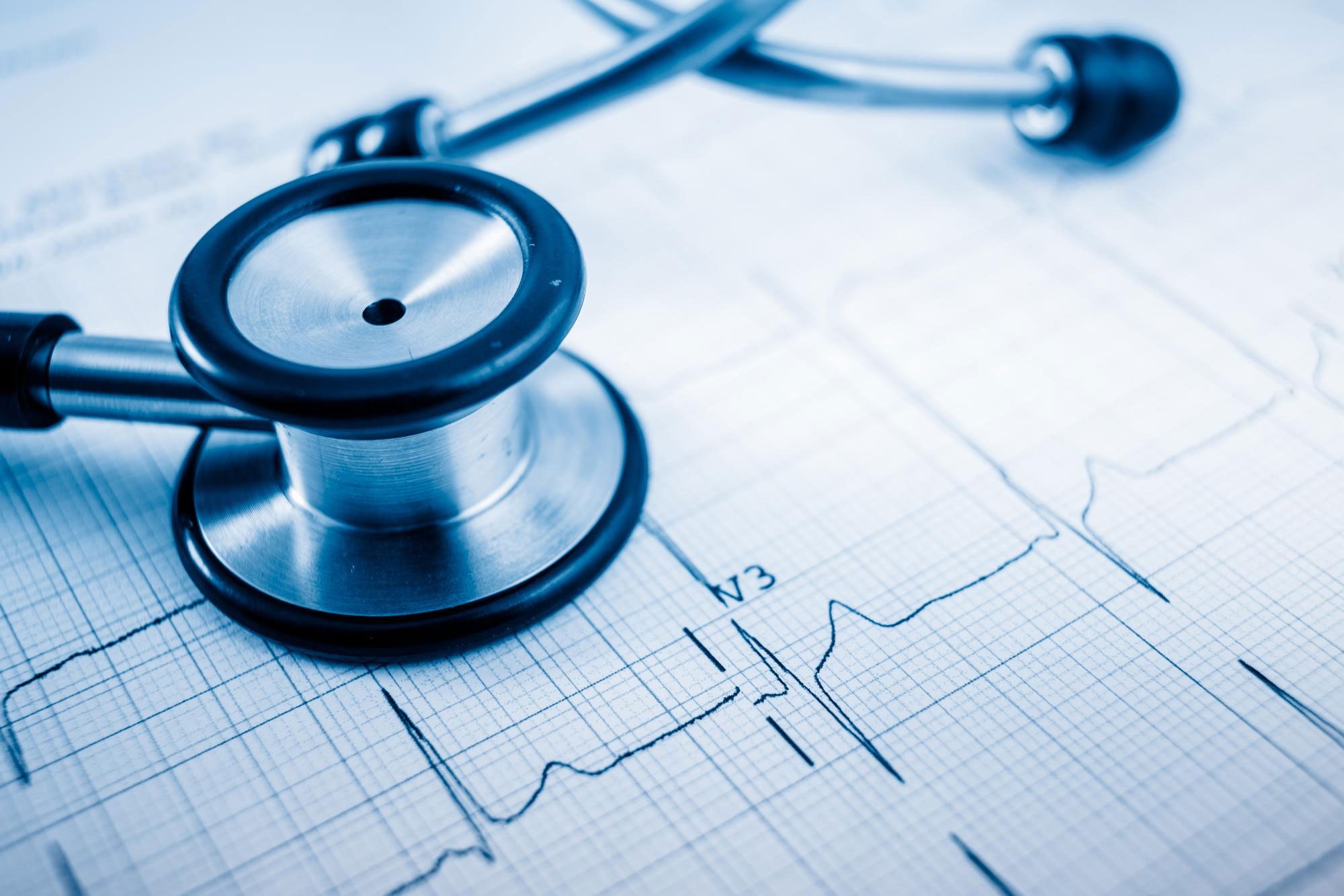Stetoskob und EKG