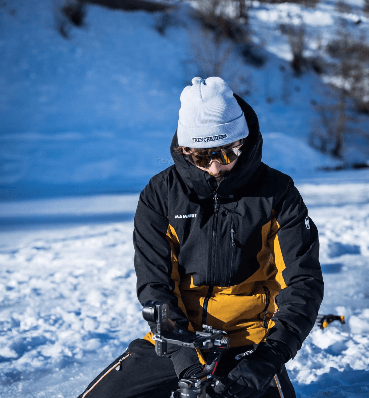 Dimitri qui regle le stabilisateur sur un lac gelée