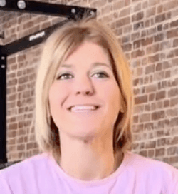 Una clienta de la Base Strength satisfecha da su opinión sobre los resultados.