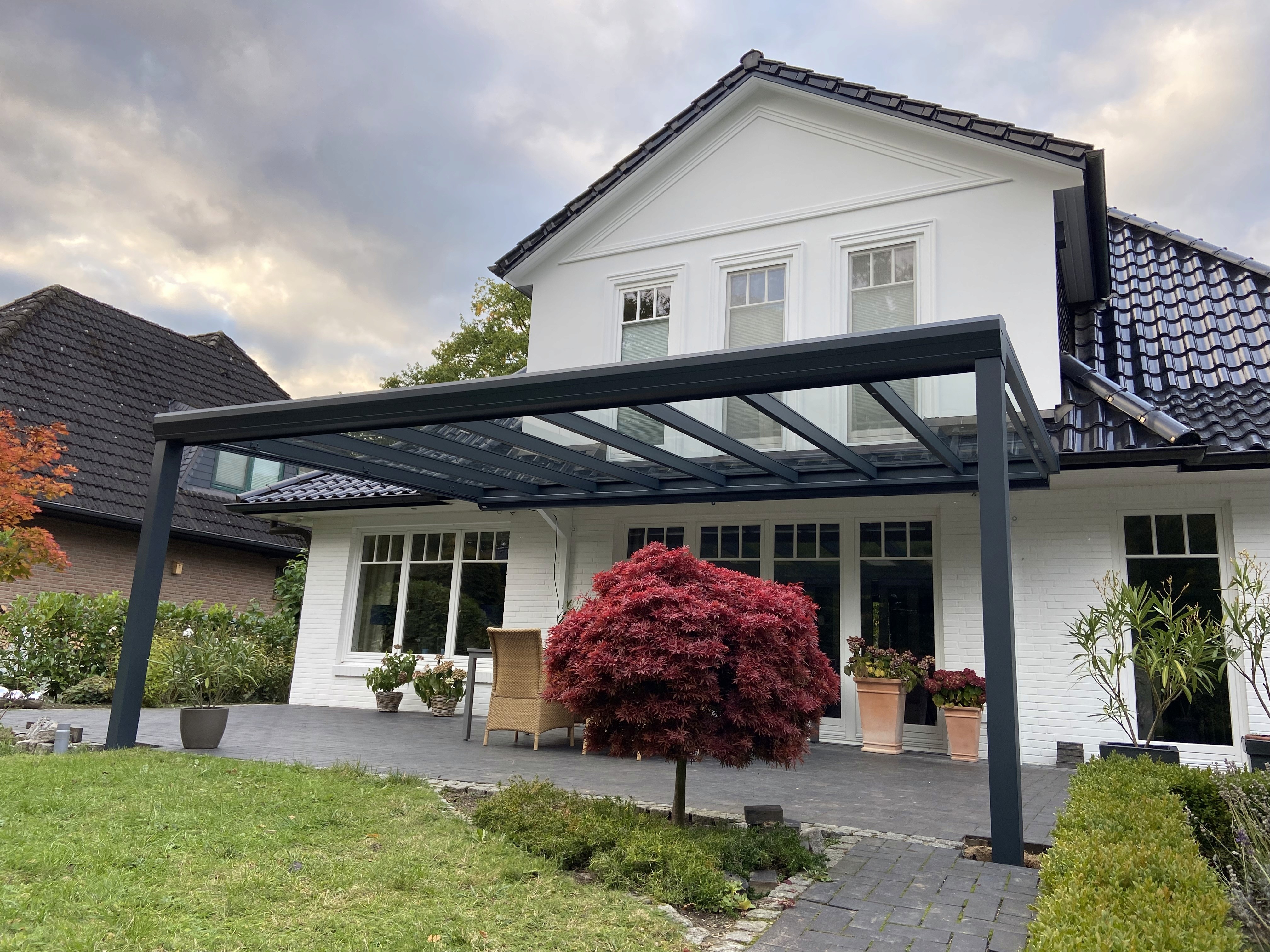 freistehende-terrassenüberdachung-glas