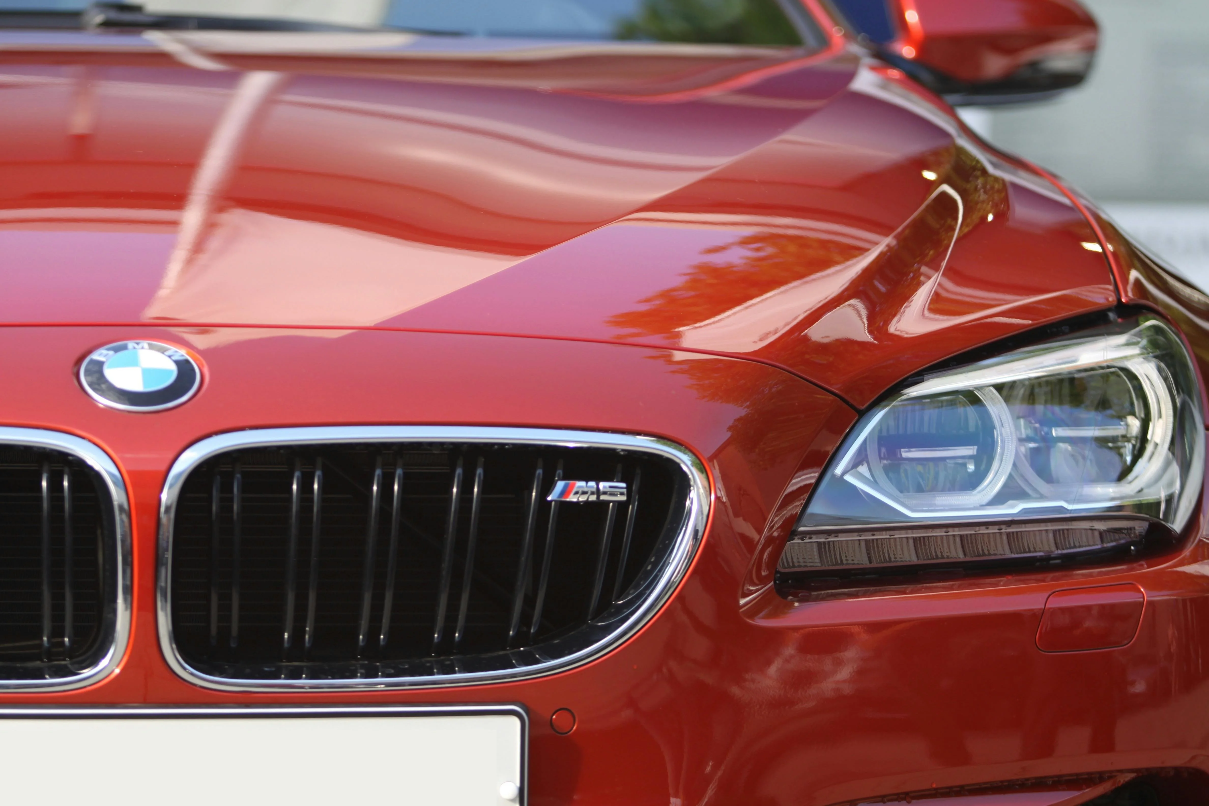 La BMW M Series exprime l’ADN sportif de la marque, combinant puissance, design et technologie de pointe.