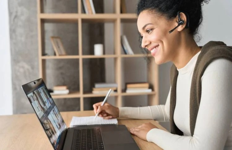 A professional introducing herself in an interview