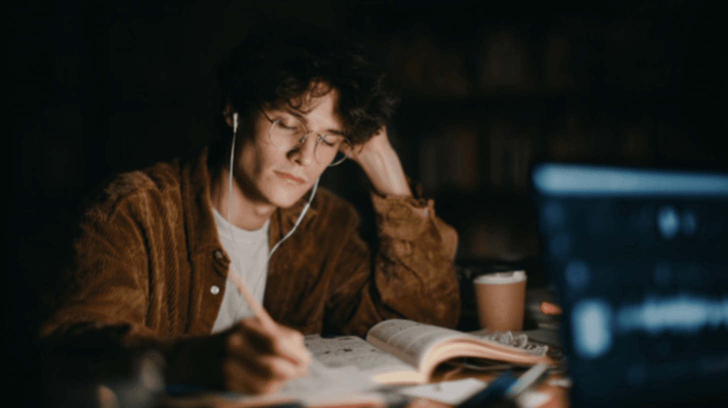 Students and mixed-media note-takers