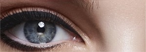 Rostro luminoso y labios sensuales