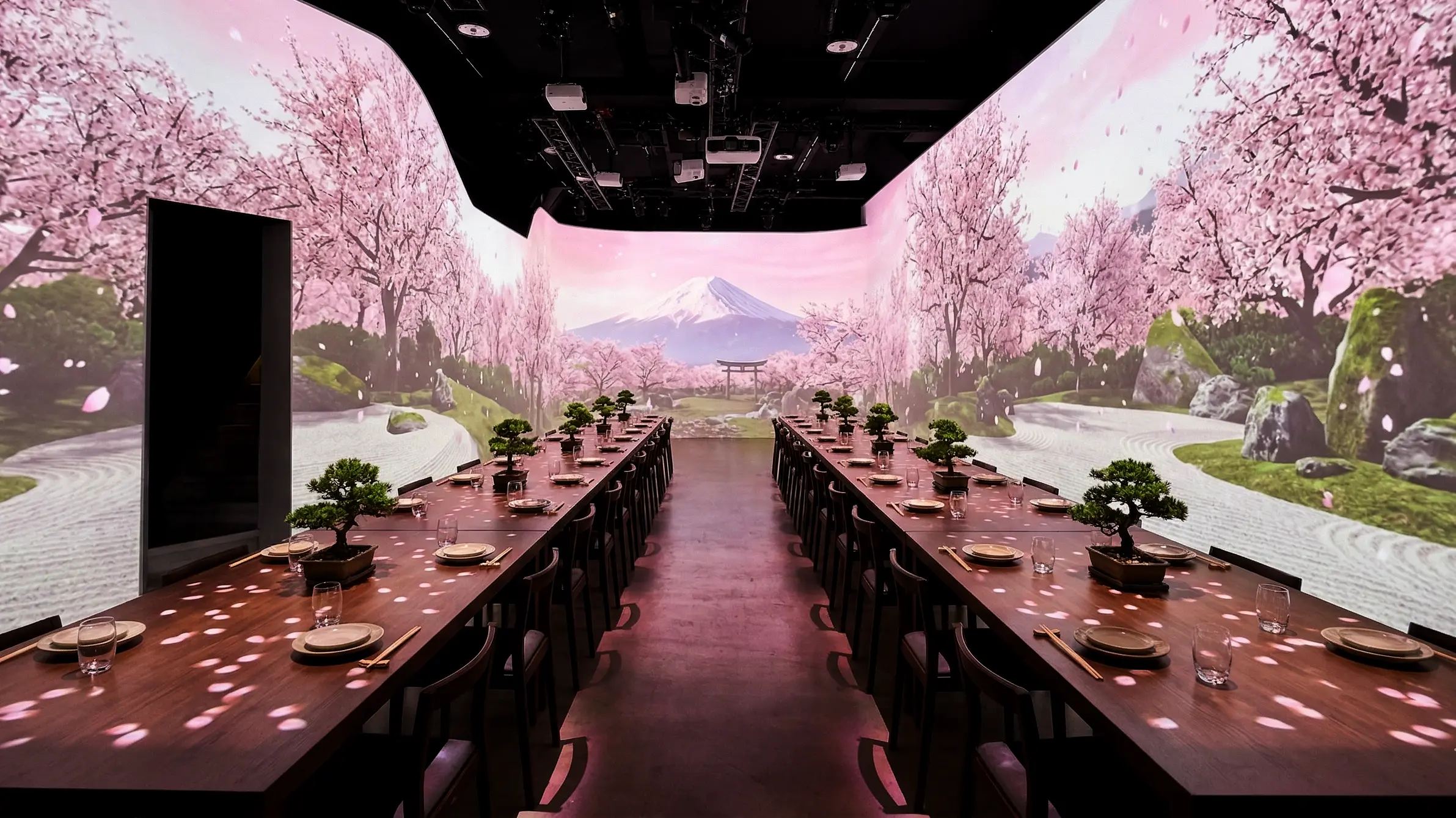 shift-midtown-futuristic-immersive-dinner-projection-mapped-02_web